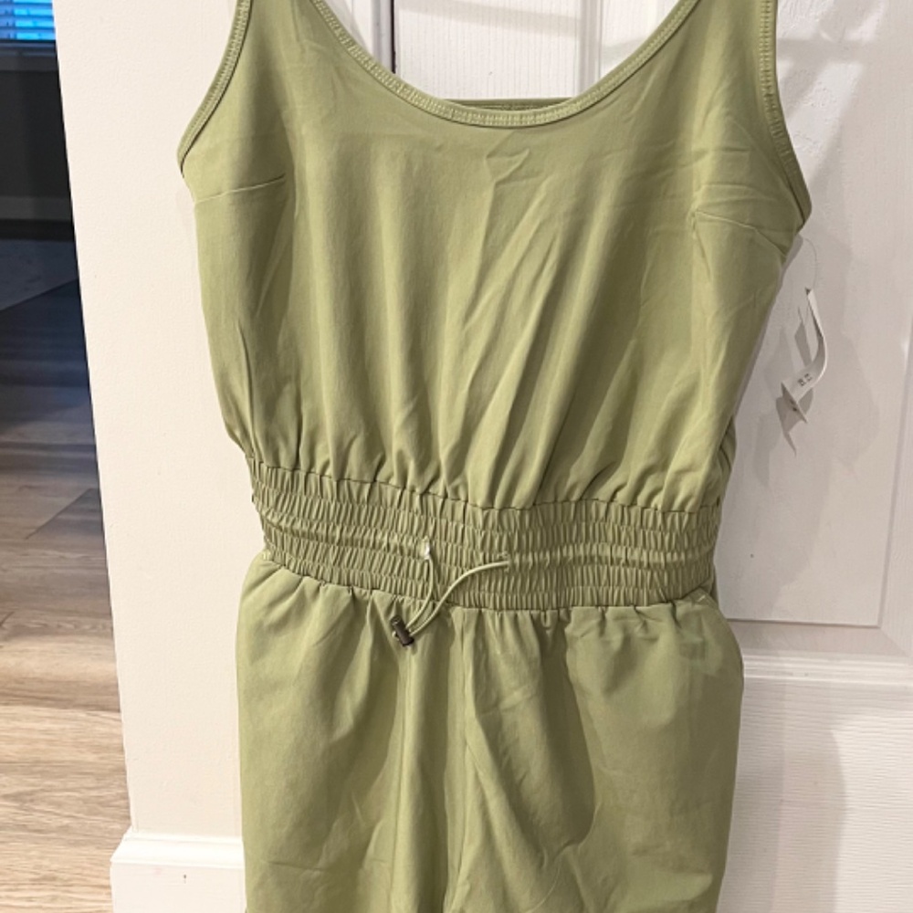 Abercrombie traveler romper NWT XSP - Picture 2 of 5